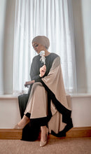 Load image into Gallery viewer, | TWO TONE CLOSED FRONT ABAYA WITH SIDE SPLIT |
