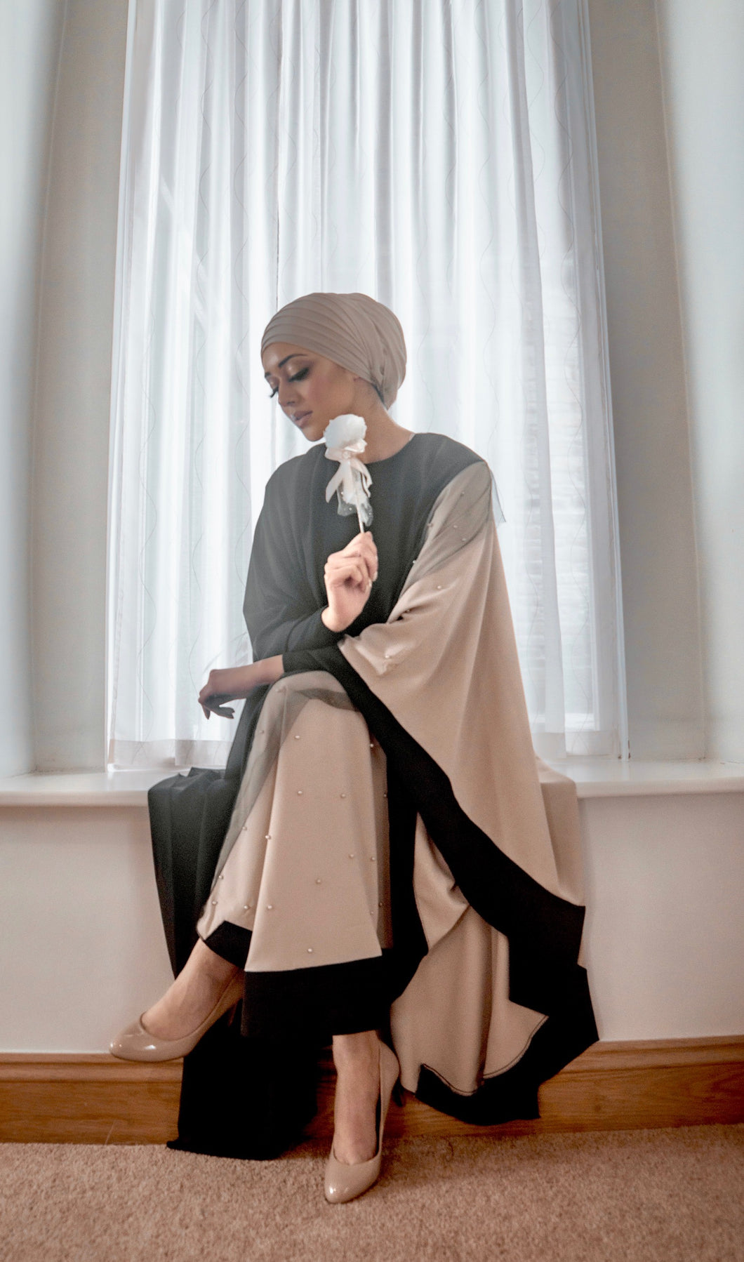 | TWO TONE CLOSED FRONT ABAYA WITH SIDE SPLIT |