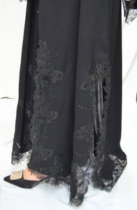 DELICATE LACE DETAIL ABAYA | BLACK |